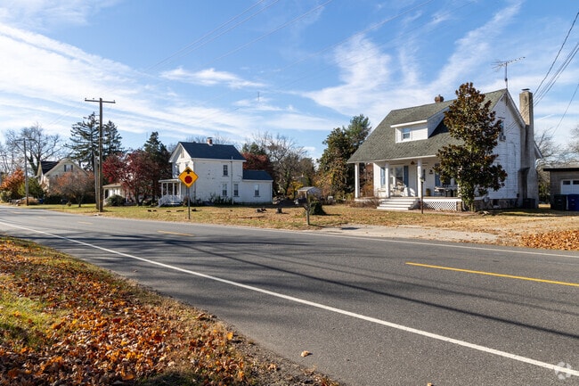 Many streets in Franklin Township do not have sidewalks or curbs.