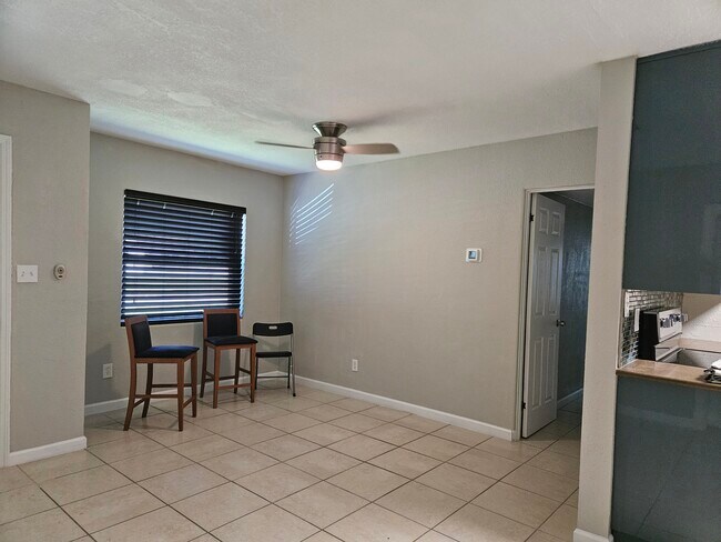 217 S Alder Dr, Orlando, FL 32807 - photo 4