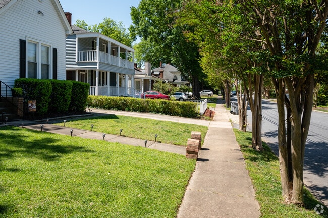 The streetscape along Mills Avenue in Converse Heights.