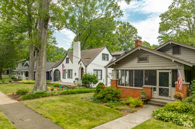 There are smaller homes with lower price points spread around Oakwood-Hillcrest.