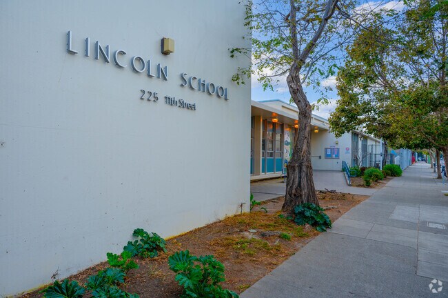 Lincoln Elementary School is a great public school option.