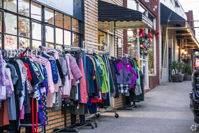 Bowdon's downtown area is where locals gather for boutique shopping or restaurant dining.