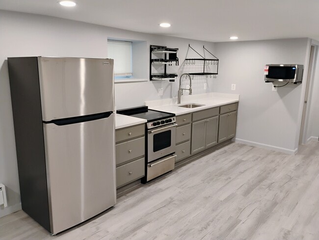 3609 W Forest Park Ave unit 2, Baltimore, MD 21216 - photo 2