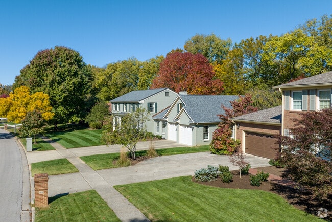 Most Landsdown-Shadeland East homes are situated on lots that are about 1/2 acre.