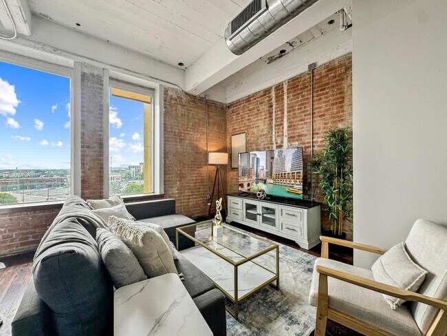 555 Evergreen St unit ID1075582P, Dallas, TX 75201 - photo 3