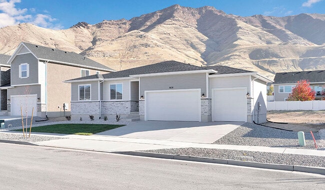 8638 N Haloran Ct, Lake Point, UT 84074 - photo 2