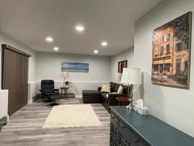 1038 S Knollwood Dr unit 1038 Lower, Saukville, WI 53080 - photo 3