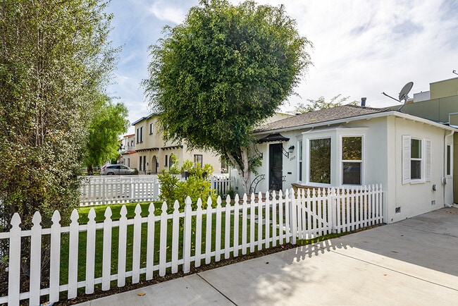 1517 S Orange Grove Ave, Los Angeles, CA 90019 - photo 4