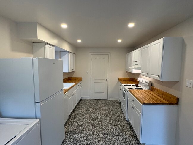 6035 Oakwood Ave unit 6035 Oakwood Apt. 2, Cincinnati, OH 45224 - photo 3