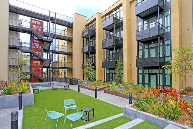 Aquatic Fourth Street, Berkeley, CA 94710 - photo 3