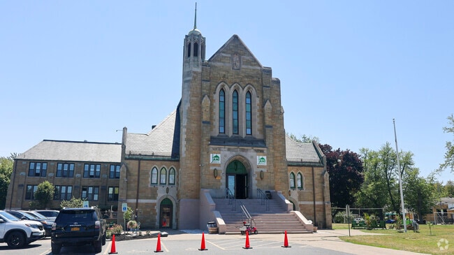 The entrance to Universal School is inviting for students and visitors.