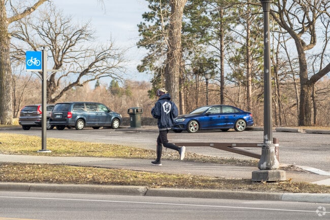 Run alongside the Mississippi river for some exercise and sightseeing.