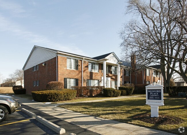 Medford Place Apartments, Royal Oak, MI 48073 - photo 2