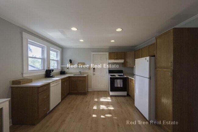 122 Summit Ave unit 1, Brookline, MA 02446 - photo 3