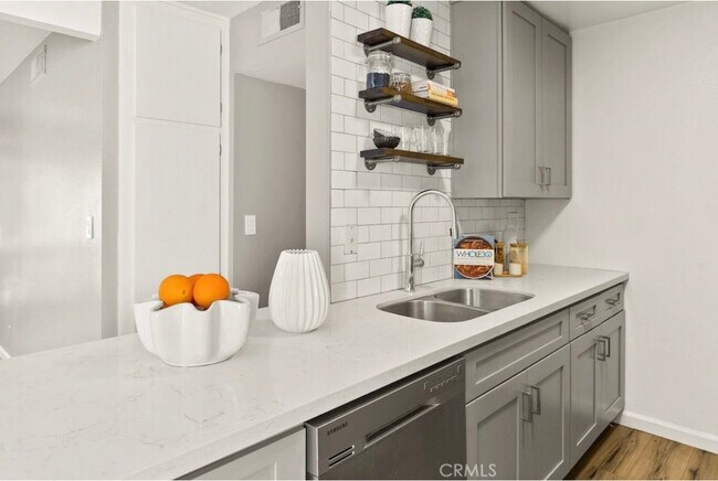 18620 Hatteras St unit 223, Tarzana, CA 91356 - photo 7