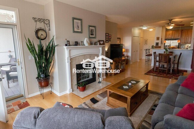 3872 S Lake Dr unit 211, Saint Francis, WI 53235 - photo 4