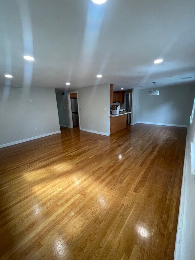 81 Nichols Ave, Watertown, MA 02472 - photo 4