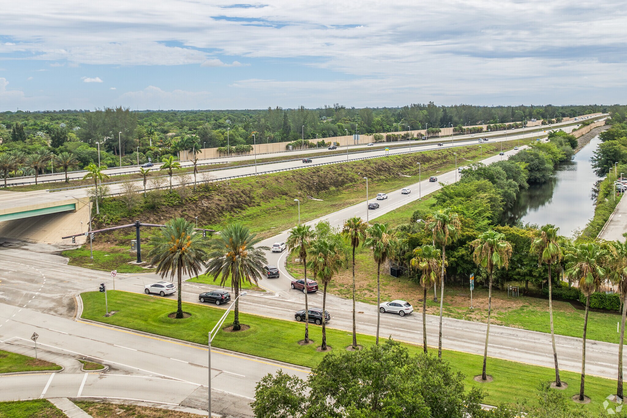 Residents of Royal Land, Coral Springs, FL has access to Sawgrass Expressway.