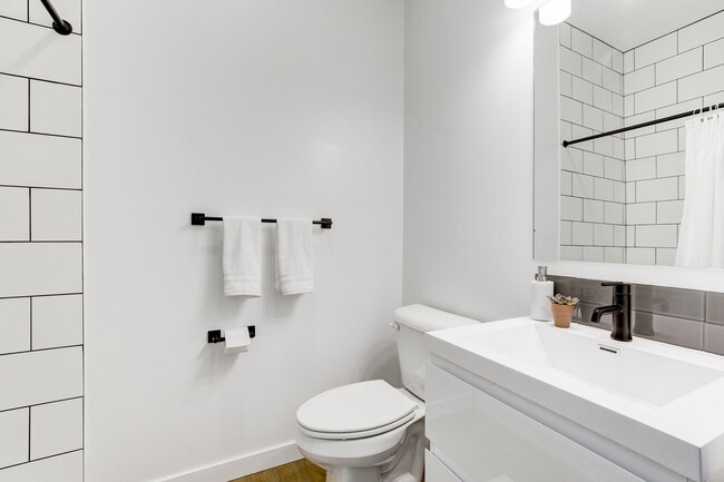 Welcome to Lakeview! - Live in Luxury & Style in the heart of Eastlake, Seattle, WA 98102 - photo 6