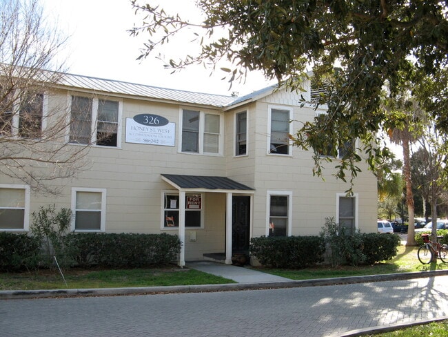 326 W Honey St unit 3, Dunedin, FL 34698 - photo 2