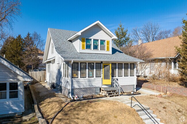 Bungalow style homes are popular in the Columbus Park neighborhood.