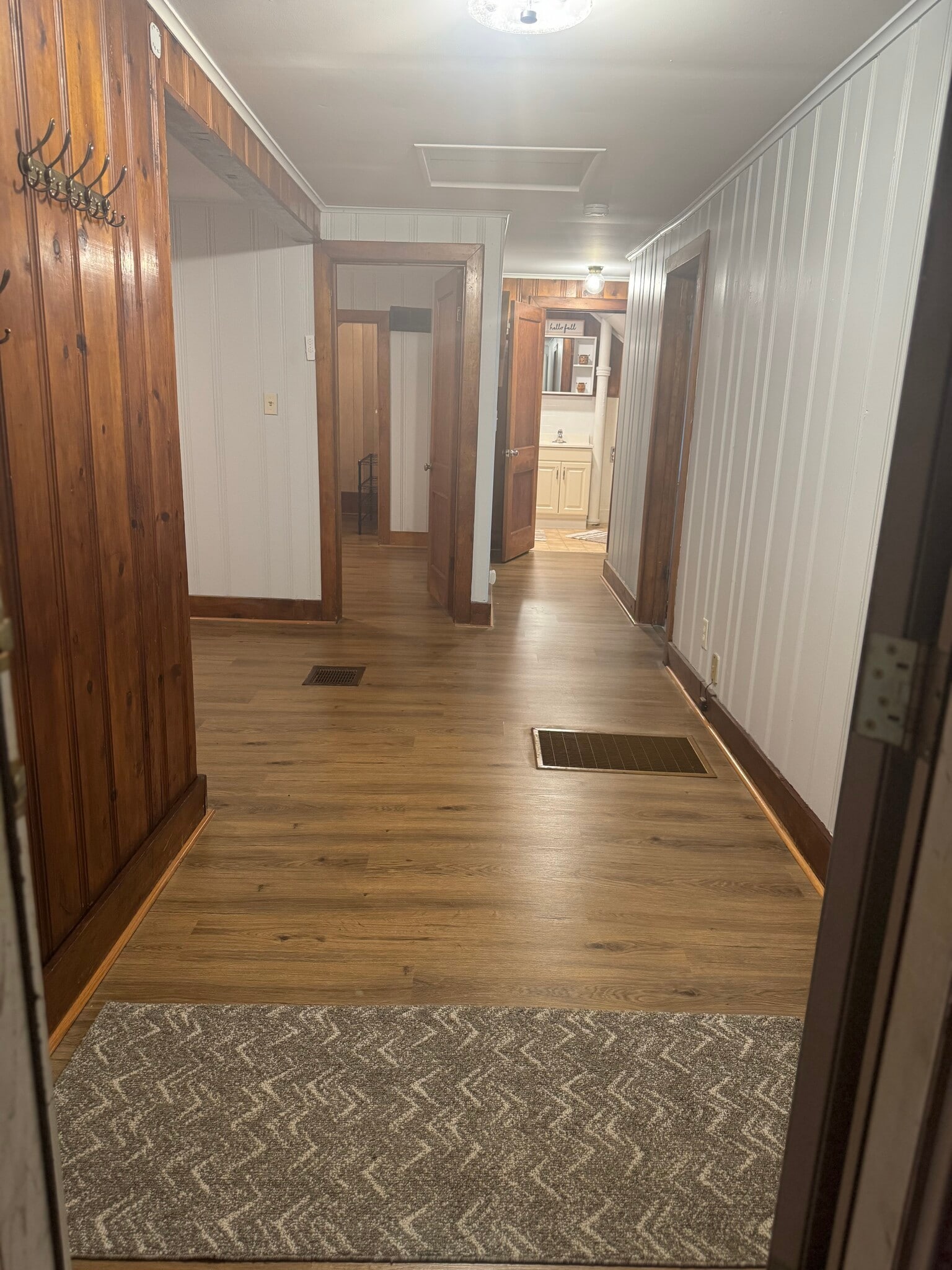 618 Leonard Ave unit Upper, Dekalb, IL 60115 - photo 1