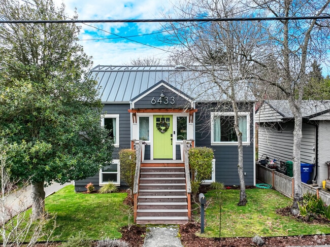 Wood features tie nature into the homes of the Seaview neighborhood.
