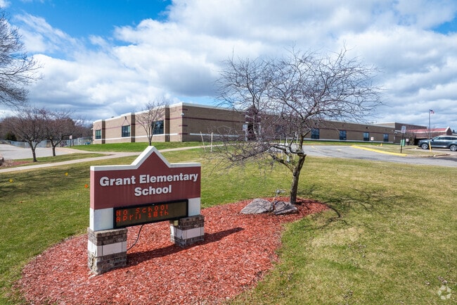 Grant Elementary School is a highly rated public school in Marshfield with a Niche score of A-.