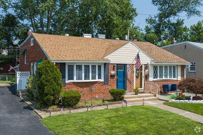 Ranchers are commonly found throughout Glenolden with well maintained yards.