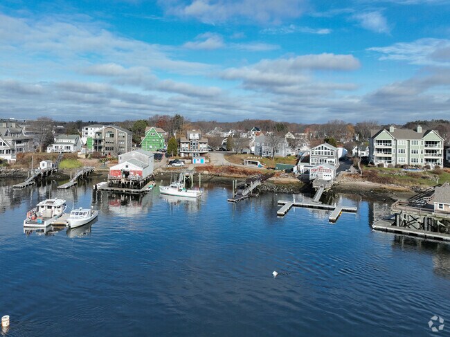 Most homes have waterfront view on Badgers Island.