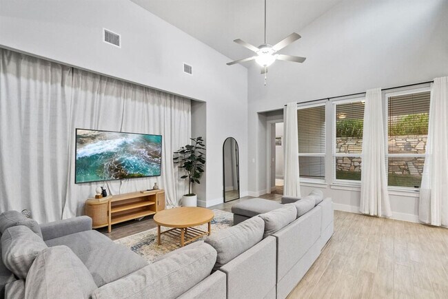 11102 1/2 Charger Way unit ID1363554P, Austin, TX 78724 - photo 2