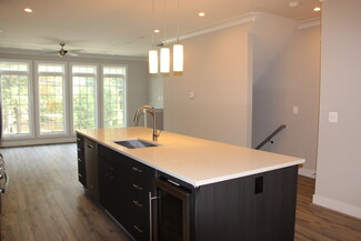 908 N Buchanan Ct, Arlington, VA 22203