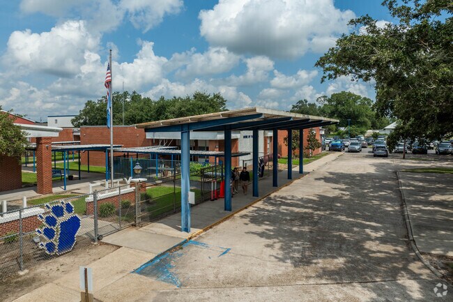 Bell City High has a student-teacher ratio of 17:1.