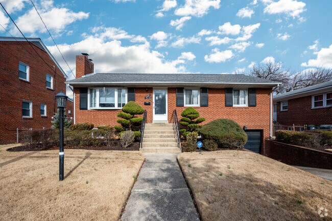 Traditional ranch-style homes are a common sight in the Kenilworth neighborhood.