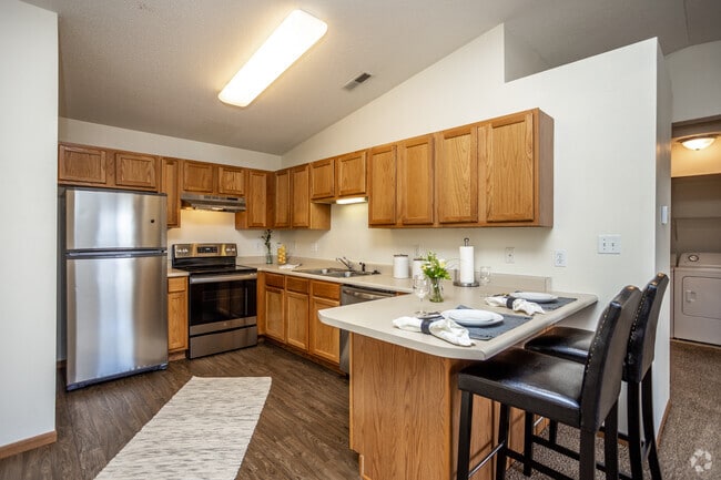 Stonegate, Cedar Rapids, IA 52403 - photo 5