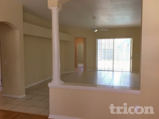 28634 Hanging Moss Loop, Wesley Chapel, FL 33543 - photo 6