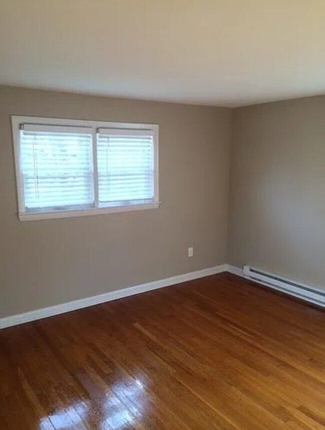 24 Waterman St unit 2, Cumberland, RI 02864 - photo 4