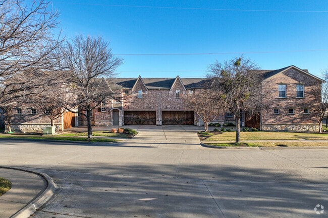 Large duplexes sit in culs-de-sac all around Coppell.