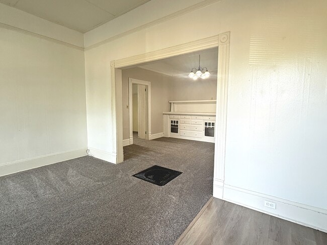 4612 SE Taylor St, Portland, OR 97215 - photo 3