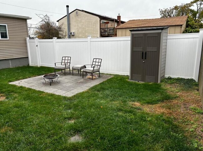 16 Venetian Promenade unit Back unit, Lindenhurst, NY 11757 - photo 7