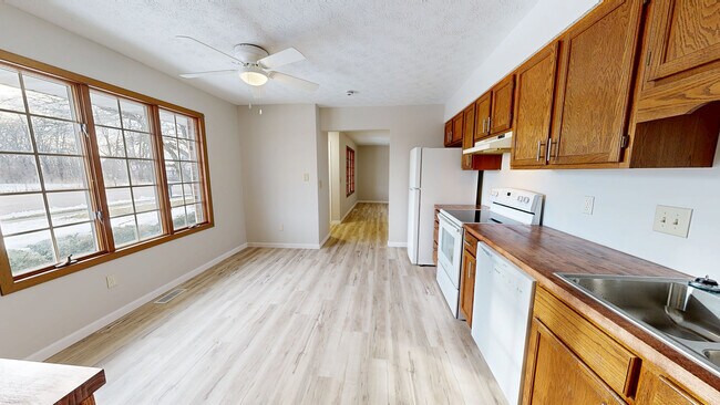 1208 N Dorset Rd, Troy, OH 45373 - photo 2