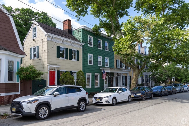 The colors of the houses brings out the charm in Bordentown.
