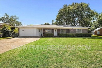 203 Gilbert St, Enterprise, AL 36330
