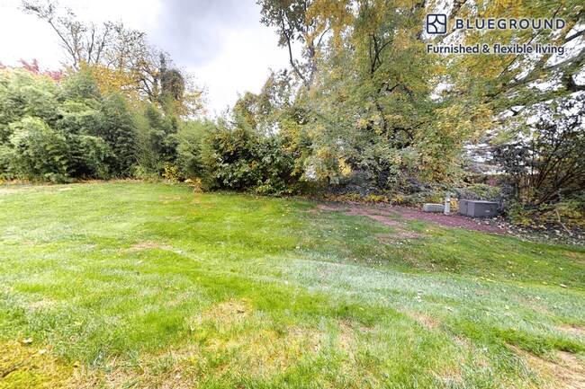 10608 Kitty Pozer Dr unit FL1-ID5714A, Fairfax, VA 22030 - photo 4