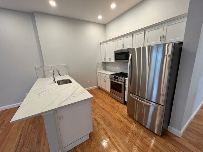 122 Cross St unit 4, Somerville, MA 02145 - photo 5