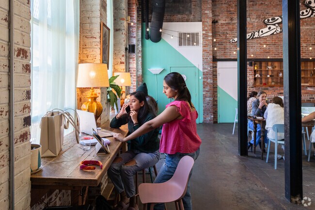 Jackson Park is walkable to many coffee shops and eateries located along Bull Street.