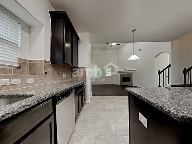 2567 Riverway Dr, Conroe, TX 77304 - photo 3