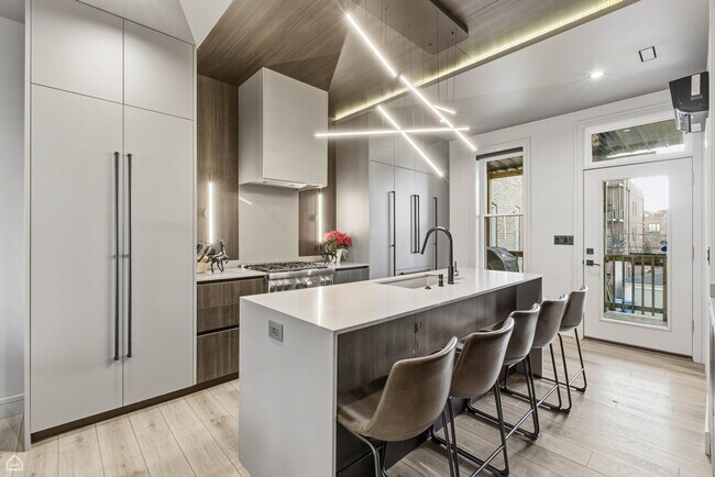 1236 N Cleaver St unit 3, Chicago, IL 60642 - photo 3