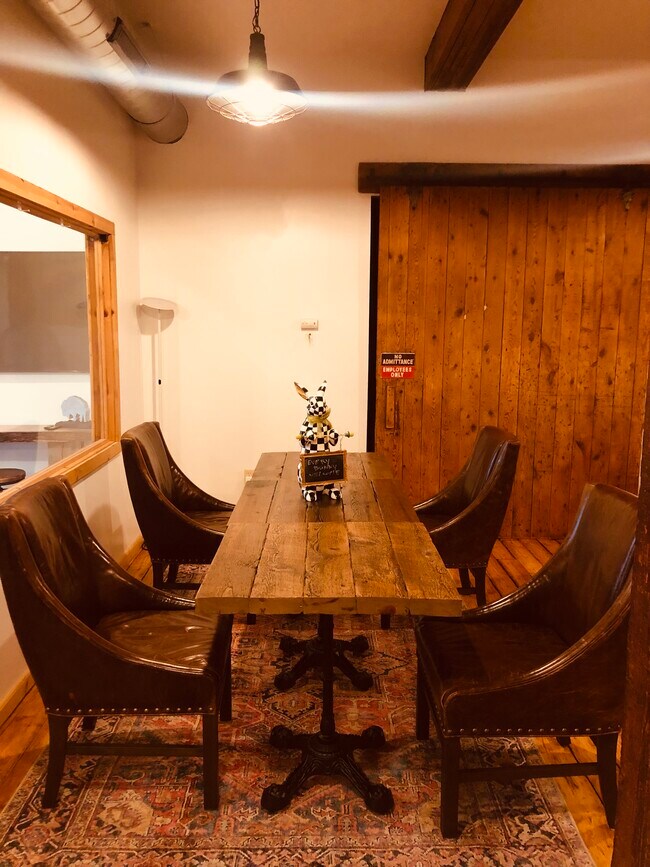 W61N397 Washington Ave, Cedarburg, WI 53012