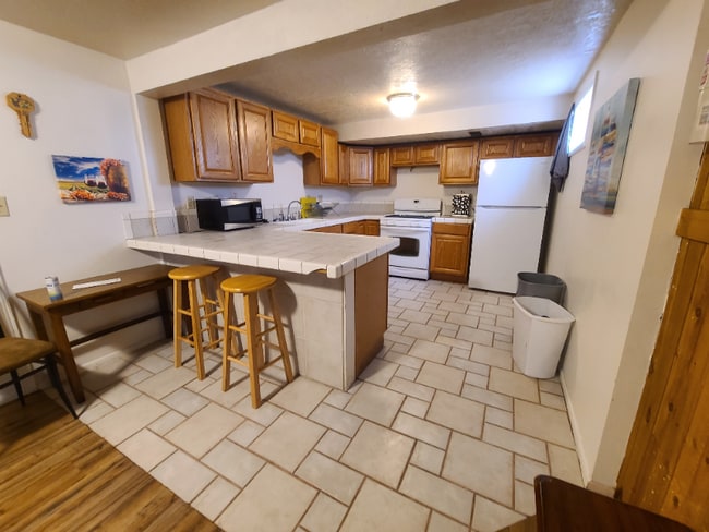 6781 S 2300 E unit Rooms for Rent, Salt Lake City, UT 84121 - photo 4